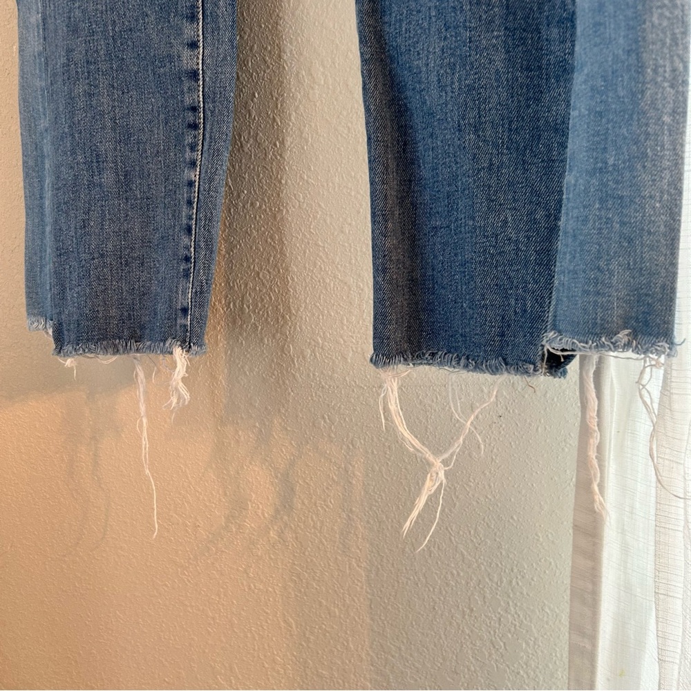 PAIGE distressed denim Cindy Jeans - Picture 4 of 10